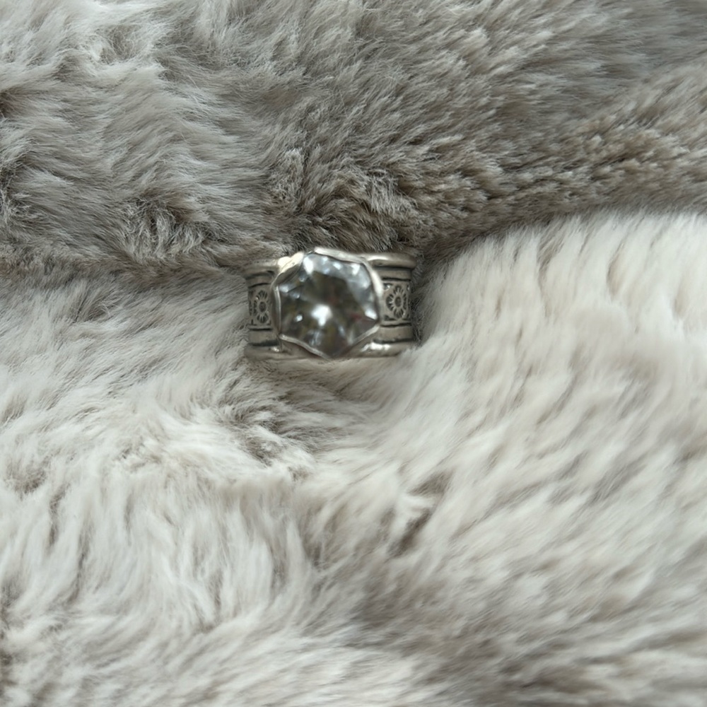 Play loved Silpada round crystal ring size 7
